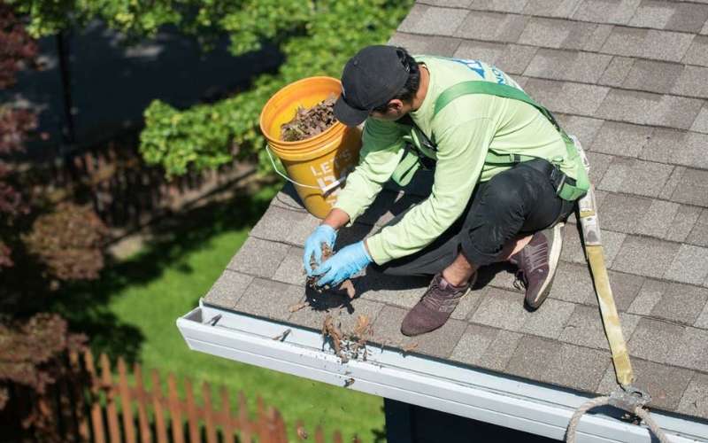 Gutter Cleaning in Tonyrefail